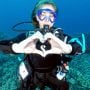 Scubapro-Bella-2023-Underwater-LOVE